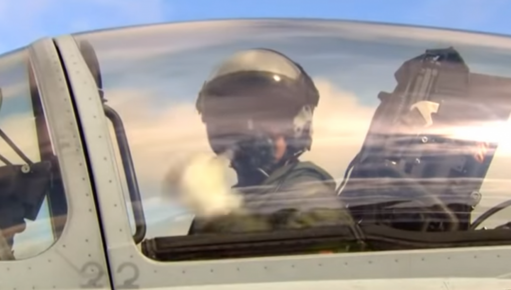 Βίντεο που «κόβει» την ανάσα: Eurofighter Typhoon «σκάβει» ανάμεσα σε φαράγγια